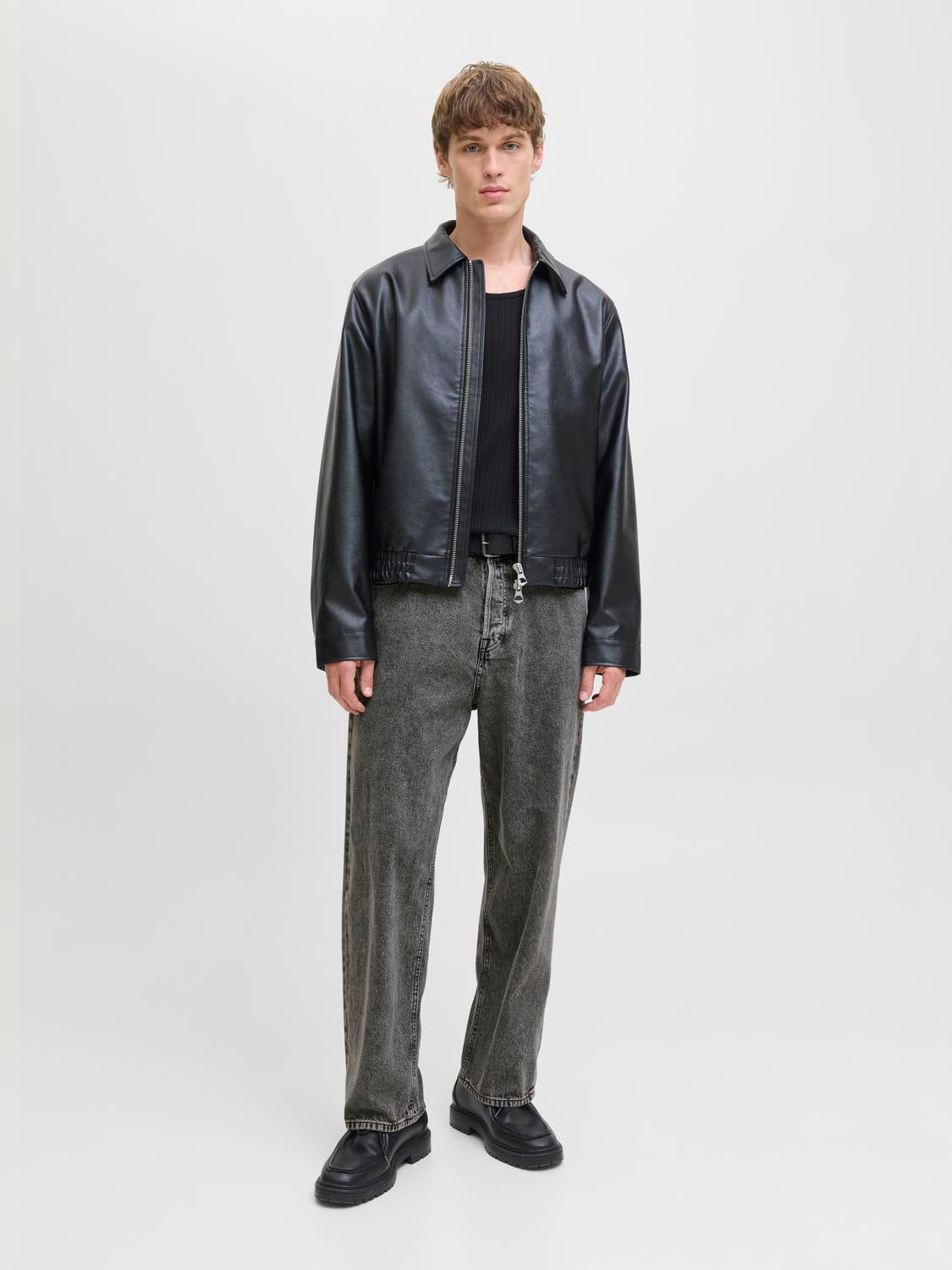 model_shot-front_full